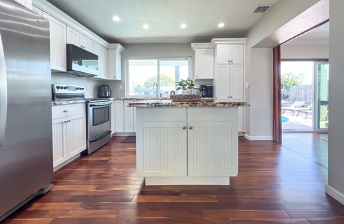 Coral Ridge Isles House | Dockside Daydreams, Cozy, Canal Front with Pool