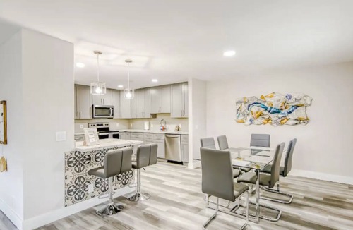 Palm Beach Shores Condo | Dog-Friendly Beach Stay: Luxury Condo w/Hot Tub
