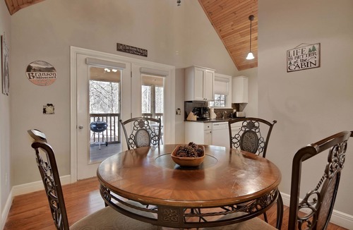 Branson West Cabin | Dog-Friendly Cabin Near Silver Dollar City, Onsite Golf Course & Free Tickets