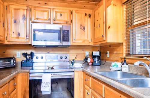 Cashes Valley Cabin | Dog-friendly cabin with game room, fireplace, furnished deck, & washer/dryer