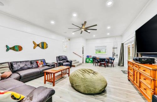 Sebring House | Dog-friendly lakefront home with fast WiFi, central AC, patio, & game room
