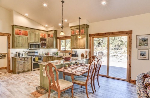 Whitepine House | Dog friendly Monarch Retreat & Cottage