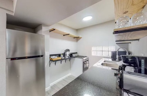 Pueblo Alto Apartment | ⟫ Dog Run & Courtyard 2 Bedroom Apt w/King Bed W&D