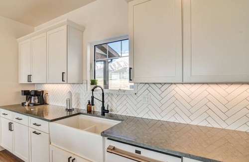 Buena Vista House | Dogs OK|AC|Hot Tub|Games & Theater|5 min to Barn