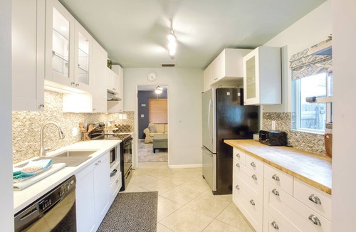 Gulfport House | Dolphin House Charmer Yard Near Waterfront