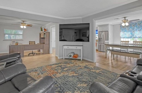Venetian Way House | Dorset 319 · Paradise Cove-King Master Suite-Swimming Pool