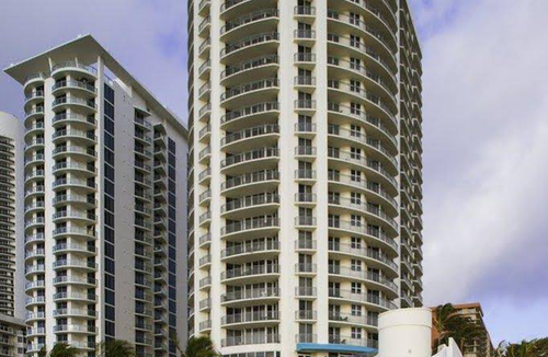 Sunny Isles Beach Hotel | DoubleTree by Hilton Ocean Point Resort - North Miami Beach