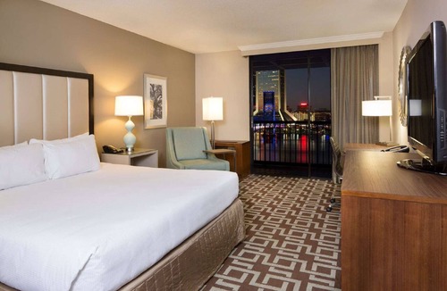 Downtown Jacksonville Hotel | DoubleTree by Hilton Hotel Jacksonville Riverfront