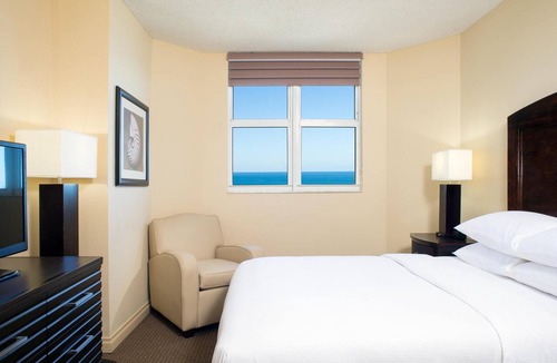 Sunny Isles Beach Resort | DoubleTree Resort & Spa by Hilton Ocean Point-N. Miami Beach