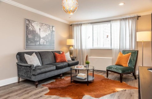 Downtown Atlanta House | Downtown ATL Condo w Pool King Bed LM1K2T