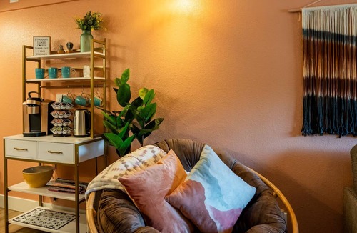Downtown Branson Condo | Downtown BOHO condo. Walk to Branson Landing. Pool/Fitness Center