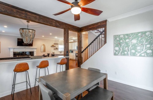 Northside House | Downtown Chatt | Sleeps 17 | Game Room +Huge Deck