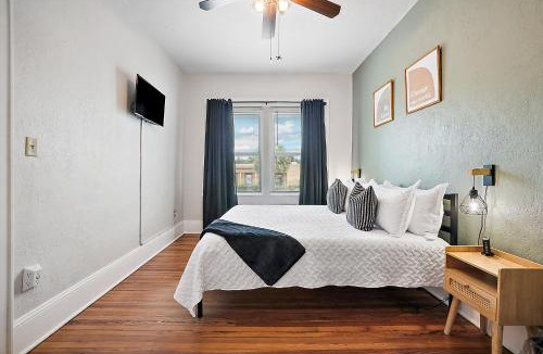 Eustis Apartment | Downtown Digs~King Bed~UPSTAIRS Apartment~Downtown Eustis