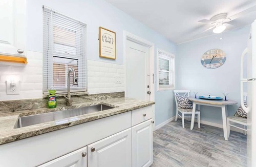 Laurel Park House | Downtown Escape! 1 bedroom Cute Villa in Sarasota!