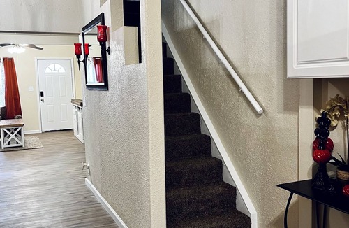 Midland House | Downtown Getaway