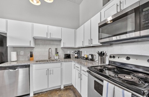 River Market Apartment | Downtown KC 2BR Loft with Parking & Fast WiFi