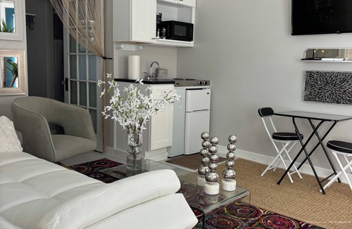 Lawsona - Fern Creek Apartment | Downtown Orlando “Birdhouse”