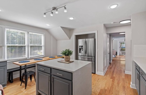 Downtown House | Downtown Raleigh | Sleeps 15 | Game Yard & Parking