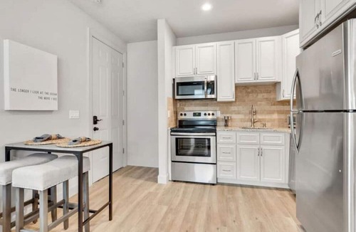 Gillespie Park Apartment | Downtown Sarasota | 1 Bd 1 Ba | Beach | + Pets