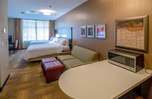 Downtown Denver Apartment | Downtown Studio! Pool, Hot Tub, Free Breakfast Buffet