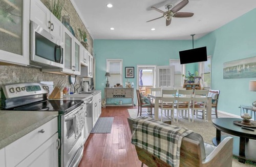 Kelleys Island House | Downtown Unique House w/2 Apartments-5bdrms/4bths