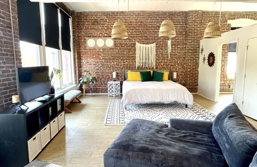 River Market Apartment | Dreamy 1BR Loft w/ King Bed in the Rivermarket