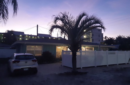 Siesta Key Cottage | Drift Inn A, Heated Pool, Beach and Amenities, 2-3 min walk.