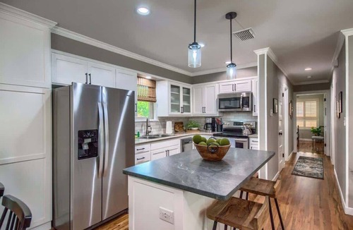 New Braunfels House | DT 430 Momma's House on Landa