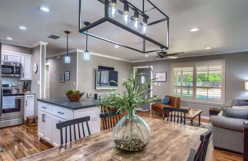 New Braunfels House | DT 430 Momma's House on Landa