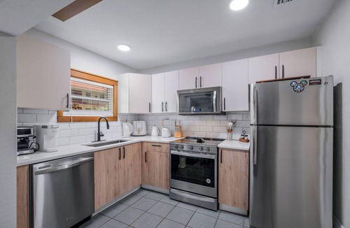 Lake Davis - Greenwood House | DT505 - 1BR Downtown Bungalow in Orlando