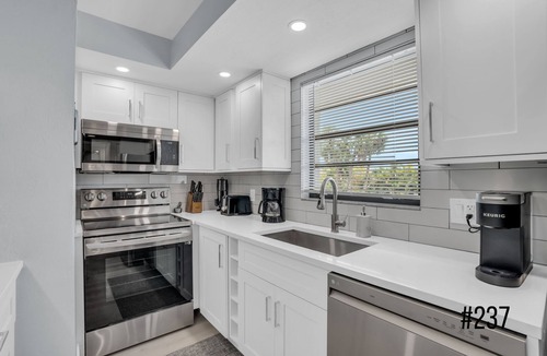 Park Shore Condo | E-234 & F- 237 - Perfect for Group Travel