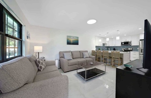 Melaleuca Gardens Apartment | East Beach Apart By Dream Vacation unit 2