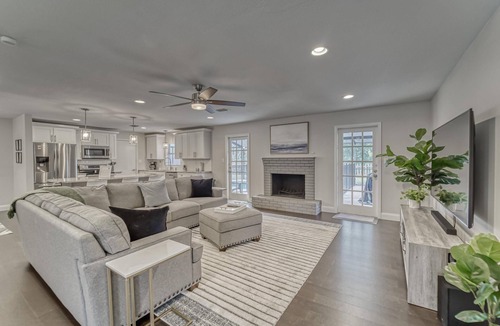 Carrollwood House | Eclectic Oasis | Pool + Air Hockey | Lake View