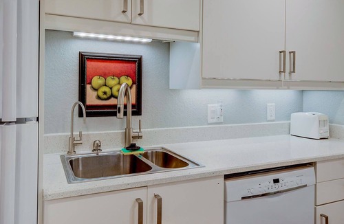 Indian River Bluff House | Eco-Friendly☀︎Modern Tropical Oasis (A)☀︎near Beach & Historic Downtowns