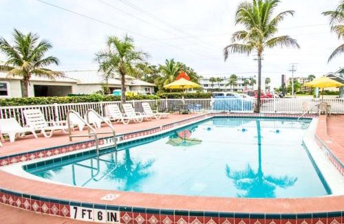 Cocoa Beach Cabin | Econo Lodge Cocoa Beach - near the Port