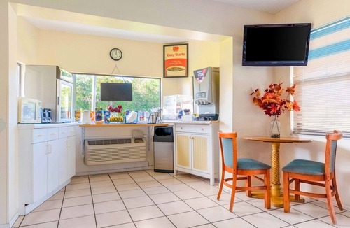 Crystal River Hotel | Econo Lodge Crystal River