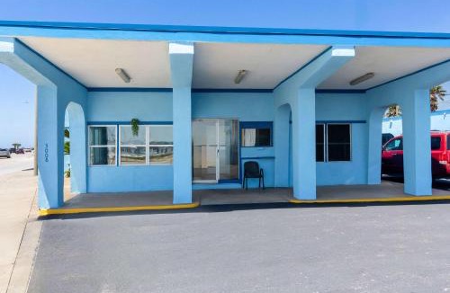 Galveston Cabin | Econo Lodge Galveston Seawall