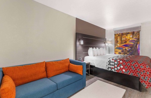 Southside Hotel | Econo Lodge Inn & Suites Near Lackland AFB