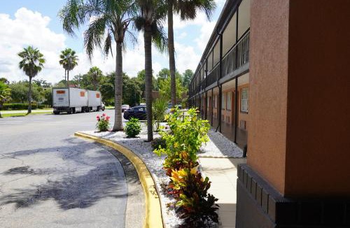 Southside Hotel | Econo Lodge Jacksonville South