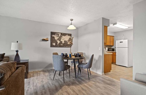 Southside Condo | EconoChic Hideaway, 2bd 2ba, Family Friendly, Washer and Dryer