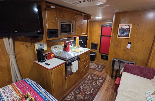 High Springs House | Edith - Glamping in Springs Country. Walk to downtown High Springs!