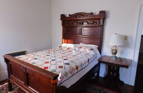 Washington Bed & Breakfast | Edwards room at Chantilly bed & breakfast in charming Washington GA