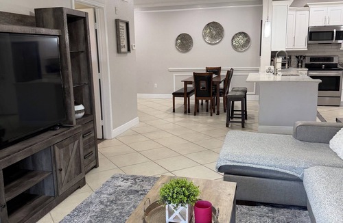Bay Crest Park Condo | Elegant 2 bd/2 bth condo — Modern Luxury Minutes from Downtown & Beaches!