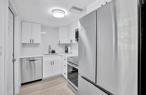 Tarpon River House | Elegant 2BR/2BA Home Near Downtown