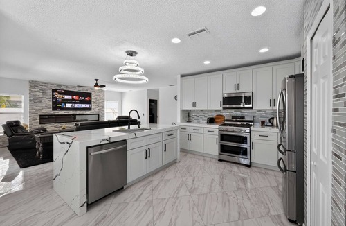 Crescent Lakes House | Elegant 4BR Luxury Home - Private Pool Disney