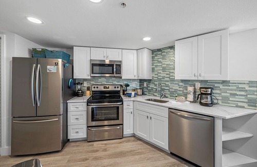 Belle Vista Condo | Elegant Beachfront Home + Pool | Prime Location