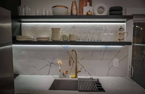 Victoria Park House | Elegant & Chic Condo Prime Location Run by Owners