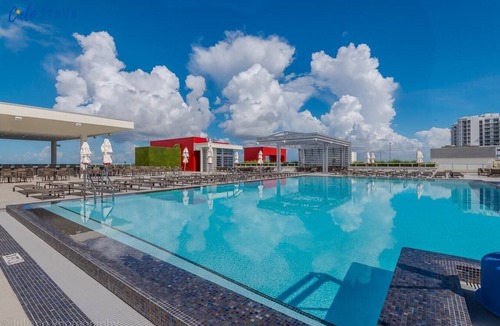 Hollywood Condo | Elegant Condo w/Den and Partial Ocean View-CS20