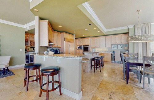 Ono Island Condo | Elegant, Gulf-Front Condo w/Large Balcony, Beach Access & Shared Pool/Gym