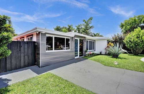 Royal Poinciana House | Elegant House with Pool & Tropical Backyard